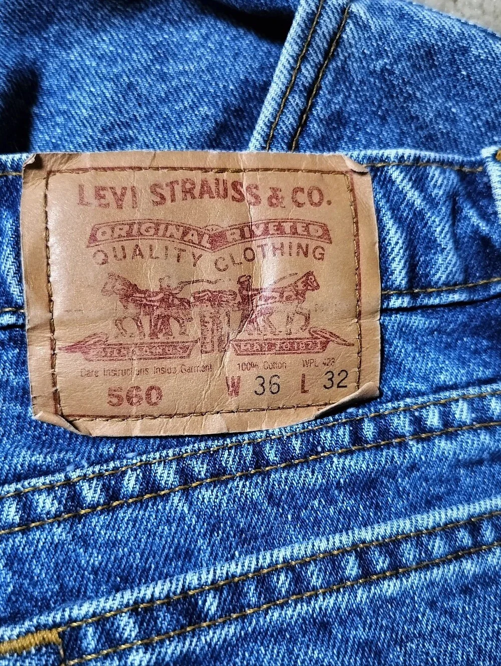 Levi's 560 Men's Medium Blue Relaxed Fit Jeans